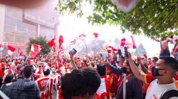 Hinchas del Santa Fe salieron a las calles de Bogotá  para acompañar su equipo a pesar del peligro que representa el contagio masivo de la Covid-19. *** Cuando la imbecilidad [&hellip;]