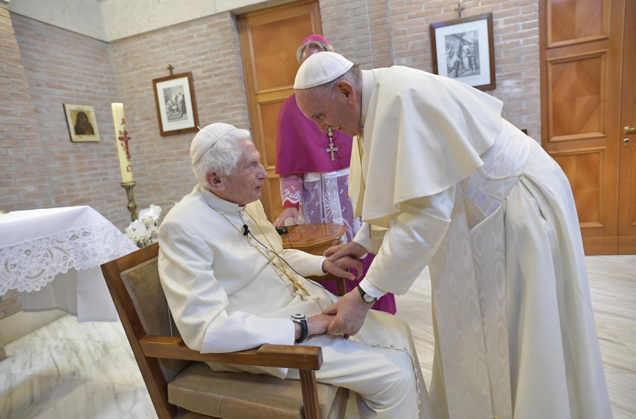 El Papa emérito Benedicto XVI: NO HA PERDIDO LA VOZ - Primicia Diario