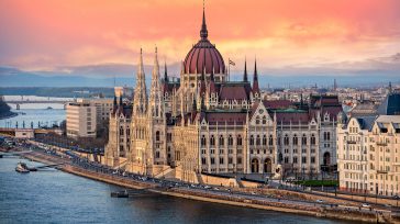 Budapest es la capital y ciudad más poblada de Hungría.​ El 17 de noviembre de 1873, al unificarse las ciudades de Buda y Óbuda, , en la orilla oeste del Danubio, y […]