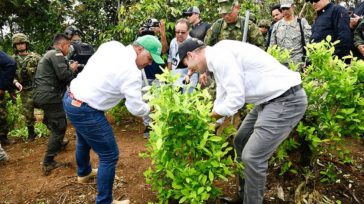 Duque ayudando a erradicar cultivos ilícitos, mientras que Estados Unidos califica de fracaso el «Plan Colombia». &nbsp; &nbsp; Rafael Camargo Orbedatos &nbsp; La Comisión Política de Drogas de la Cámara de [&hellip;]
