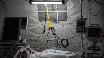 Colombia registra 15 muertos por Covid-19 cada hora. &nbsp; Se suspenden vuelos nacionales desde y hacia Leticia Desde hace más de una semana se viene evidenciando una nueva cepa de [&hellip;]