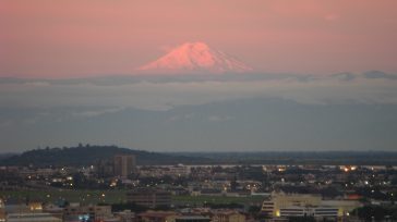 Cuando el cielo está despejado, el volcán Chimborazo, con una elevación de 6268 metros sobre el nivel del mar, puede ser visto a 145 kilómetros de distancia de la ciudad.   […]