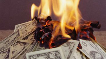 El bando de los revocadores causa grandes daños: prácticamente paralizan la acción de gobierno, el alcalde o gobernador desvía su atención hacia su defensa. &nbsp; &nbsp; &nbsp; &nbsp; Claudio Ochoa [&hellip;]