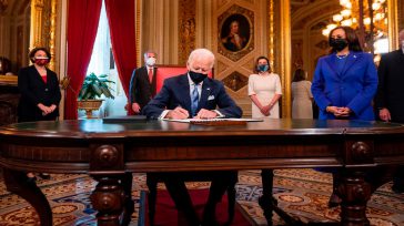 El presidente electo de Estados Unidos, Joe Biden, firmó  una serie de órdenes ejecutivas derogando las firmadas por su antecesor. Entre las Ordenes se destacan, revertir vetos migratorios y regresar […]