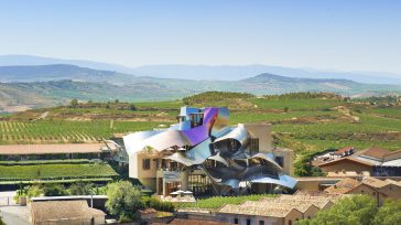 Ciudad del vino, Marqués de Riscal  &nbsp; &nbsp; &nbsp;  Claudio Ochoa Entre los turistas  que realizan viajes largos a España están los colombianos, con más de una semana de permanencia, [&hellip;]