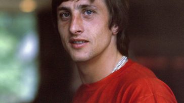 Johan Cruyff ,fumada tres cigarrillos en el entretiempo, pero fue figura en las canchas.     Esteban Jaramillo Locos lindos que no fueron clientela de psiquiatras. Tuvieron la mente en […]