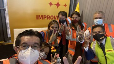 Confidencias: ALTA TENSIÓNEl gobierno anuncia un triunfo la llegada de 50 mil vacunas celebrando.   PEQUEÑA ENCOMIENDA DHL Express llegó a Colombia con el primer cargamento de vacunas contra el […]