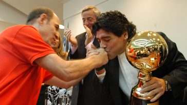 Diego Maradona &nbsp; En Argentina no dejan en paz a Diego Maradona. Todos los días los medios sacan una nota, un video, una grabación o una foto de los últimos [&hellip;]