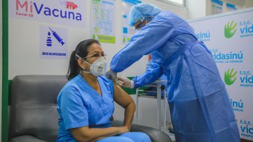 La primera  vacuna contra el COVID-19 en Montería, Clara Inés Patiño, médica intensivista del hospital San Jerónimo, fue la beneficiada.  &nbsp; POLÍTICA DE LA MANO CON LAS VACUNAS La campaña presidencial 2022 [&hellip;]