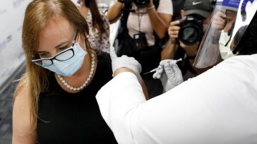 Cientos de colombianos fueron vacunados en Miami. &nbsp; &nbsp; Guillermo Romero Salamanca Sandra Trujillo, una vallecaucana residente en Wesley Chapel en Florida, Estados Unidos recibió este 2 de febrero la [&hellip;]