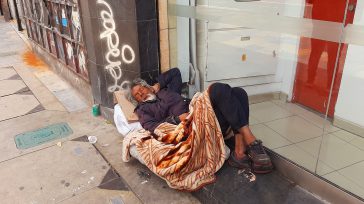 Habitante de la calle. &nbsp; El objetivo de la segunda fase de vacunación contra el covid-19 es reducir el contagio y el Plan Nacional de Vacunación incluyó a grupos vulnerables, [&hellip;]