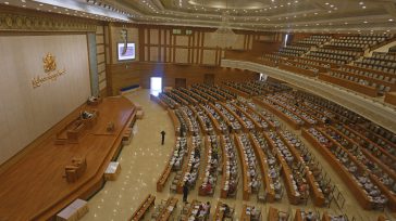 La Asamblea de la Unión fue cerrada y ocupada por los militares . El Ejército de Myanmar dijo  que había detenido a líderes políticos clave en respuesta a un fraude electoral [&hellip;]