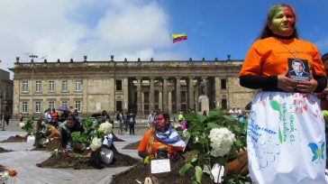 Cuando 10 generales de Colombia fueron llamados a responder por los 6402 falsos positivos, las víctimas reclaman la verdad, haciendo un llamado a los uniformados para que digan la verdad. […]