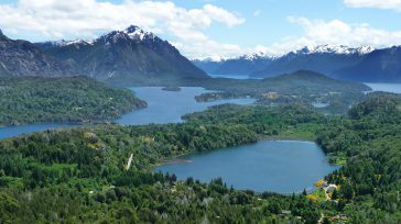 Bariloche es el destino más visitado de la Patagonia y uno de los destinos más visitados de Argentina. ​ Recibe alrededor de dos millones de turistas anualmente, principalmente en temporada invernal, entre [&hellip;]