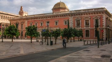 Edificio histórico de la Universidad de Valencia   Claudio Ochoa Este 2021, Valencia continúa celebrando su Año Jubilar del Santo Cáliz, que comenzó el pasado 25 de octubre con la consigna […]