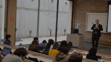 Estudiantes de derecho &nbsp; &nbsp; Hace 20 años 53 IES ofertan pregrados de derecho, con 1.020 estudiantes en promedio. Hoy son 109 las que ofertan este programa, con un promedio [&hellip;]