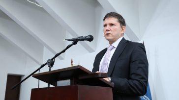 Wilson Ruiz Orejuela, ministro de Justicia y del derecho   Guillermo Romero Salamanca Orbedatos   «El Congreso debe legislar para hacer leyes que permitan acercar el sistema penal a las […]