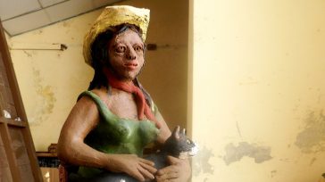 El artista artesano, con movido dinámico recrea a la joven fémina rural     Texto y fotos Lázaro David Najarro Pujol Camagüey, Cuba. En la joven campesina de estos tiempos, […]