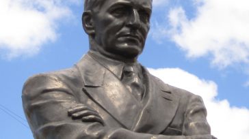 Busto de Jorge Eliécer Gaitán  Hernán Alejandro Olano García El viernes 9 de abril de 1948, a la una de la tarde, cuando salía del edificio «Agustín Nieto», rumbo al […]