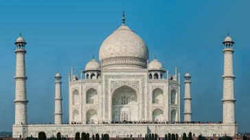 El Taj Mahal es considerado el más bello ejemplo de palacio, estilo que combina elementos de las arquitecturas islámica,​ persa, india e incluso turca.​ Este monumento ha logrado especial notoriedad […]