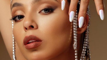 Yecy Carolina Urrea Osorio, conocida como Chapen &nbsp; &nbsp; &nbsp; Chapen artista nacida en Medellín Colombia, radicada en Suecia, es una cantante del género urbano que con importantes reconocimientos se [&hellip;]