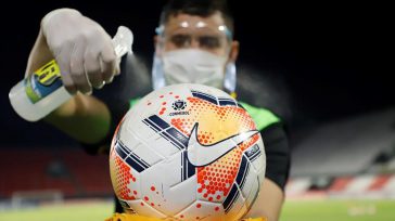 Fútbol en pandemia &nbsp; Esteban Jaramillo Osorio En el fútbol no hay disciplina de pandemia. La anarquía reina por el poco respeto a las disposiciones sanitarias. De juerga en juerga, [&hellip;]