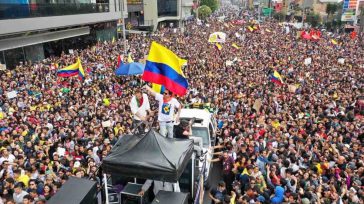 Los colombianos dispuestos a tomarse las calles en protesta por la reforma tributaria.    Javier Sánchez   «Los colombianos no aguantamos los abusos del gobierno y del uribismo», expresó el […]