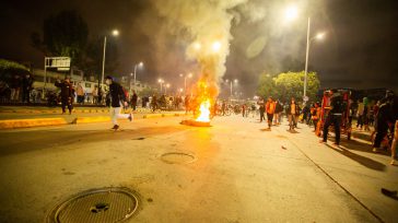 La indignación de la gente crece por la represión a las manifestaciones de Cali. Ciudad Bolívar protestó la noche anterior y el gobierno de Bogotá busca evitar el enfrentamiento entre […]