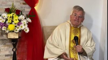 Padre Diego Jaramillo impulsando obras sociales &nbsp; &nbsp; Guillermo Romero Salamanca Desde hace 29 años, sin inmutarse, a un lado de una cruz de palo, frente a una cámara, con [&hellip;]