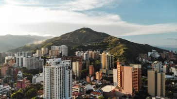 Estalla la guerra civil en Cali: indígenas y particulares se enfrentan  para solucionar sus diferencias en esta ciudad, epicentro del paro nacional. &nbsp;