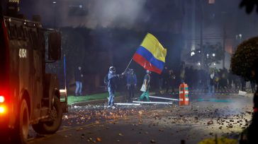 El rechazo es total a la reforma tributaria en todo el territorio colombiano, el gobierno sacó a los militares para sofocar las protestas ciudadanas.       Javier Sánchez La […]