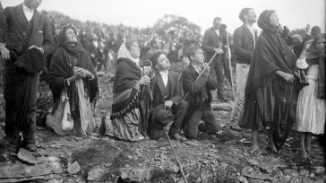 Fotografía del día 13 de octubre de 1917, durante el llamado «Milagro del Sol» ocurrido en Fátima. &nbsp; &nbsp; Hoy  jueves 13 de mayo, en la fiesta de Nuestra Señora [&hellip;]