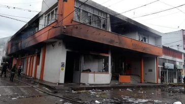 El edificio de la alcaldía de La Plata en el Huila fue quemado. En el lugar también funcionaba la casa de la justicia.  Orbedatos Wilson Ruiz Orejuela, Ministro de Justicia [&hellip;]