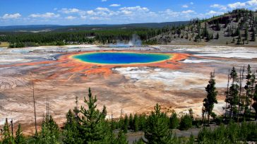 Es la fuente mayor de aguas termales en los Estados Unidos, y la tercera más grande del mundo.Tiente todos los colores. Funciona como muchos otros componentes hidrotérmicos del parque. El […]