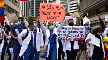 Los médicos y los trabajadores de la salud rechazan la reforma propuesta por algunos congresistas y avalada por el gobierno nacional.          Los partidos políticos comenzaron a […]