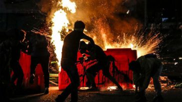 Jóvenes tratando de cubrirse de la arremetida de la policía.  Néstor Raúl Charrupí  Ex presidente Tribunal Superior de Popayán  Nunca antes en la historia de Colombia habíamos tenido un presidente [&hellip;]