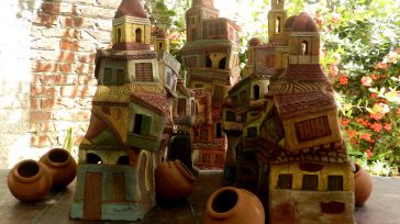 La ciudad de los Tinajones e iglesias torrenciales, es uno de los temas del ceramista camagüeyano Ramón Guerra, quien, en sus obras.     Texto y foto Lázaro David Najarro […]