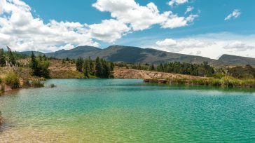 Vista general de ‘Pozos Azules’ en Villa de Leyva, en el departamento de Boyacá, Colombia. ‘Pozos Azules’ es uno de los puntos turísticos más importantes de la localidad de Villa […]