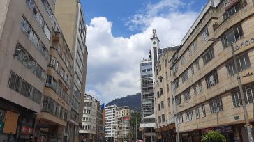 El Eje Ambiental de Bogotá o la Avenida Jiménez. Los indígenas caucanos al derribar la estatua de Gonzalo Jiménez de Quezada mediante un ritual la bautizaron como Avenida Misak. Foto […]