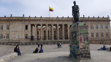 La corrupción que ha permeado al Estado Colombiano utilizó al Congreso para violar la Constitución y hacer reformas que beneficien a quienes se tomaron el poder en Colombia. Foto Primicia […]