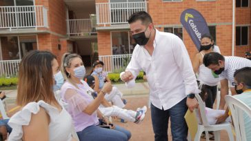 El gobernador de Cundinamarca, Nicolás García Bustos en la entrega de viviendas  con el  Programa «Podemos Casa».   Orbedatos Con el  Programa «Podemos Casa», iniciativa que tiene como propósito integrar los esfuerzos de […]