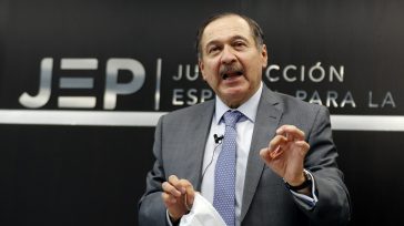 El  presidente de la Jurisdicción Especial para La Paz (JEP), Eduardo Cifuentes, anunció  que el  tribunal prepara la apertura de dos nuevos casos para investigar otra serie de delitos atribuibles a […]