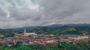 Sevilla Valle del Cauca        Manuel Tiberio Bermúdez El lugar es ante todo un santuario dedicado a la música. Un sitio tranquilo en el que uno viaja hacia […]