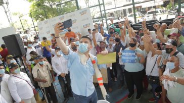 Una foto con mi gente, les dijo el gobernador Nicolás García a los campesinos del bajo Magdalena.       Luis Eduardo Romero  En desarrollo de la gira que ha […]