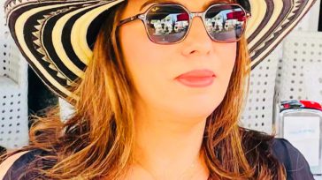 Confidencias: ALTA TENSIÓN Embajadora de Marruecos en Colombia Farida Loudaya   PROMOCIONANDO A COLOMBIA La Embajadora de Marruecos Farida Loudaya, durante sus vacaciones en su país de origen, se ha trazado […]