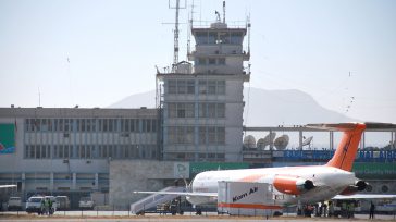 Dos atentados (un ataque suicida y una explosión) tuvieron lugar en el  Aeropuerto Internacional Hamid Karzai de Kabul Afganistán, que provocó un saldo de 72 muertos aproximadamente y más de 200 heridos, según Al […]