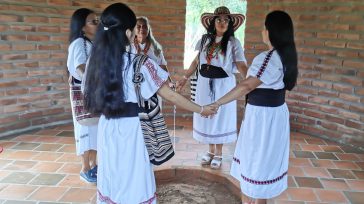 Mujeres indígenas      Gerney Ríos González De presente la gravísima situación de la mujer indígena y con ella sus hijos: niños, niñas y adolescentes que pasan a formar parte […]