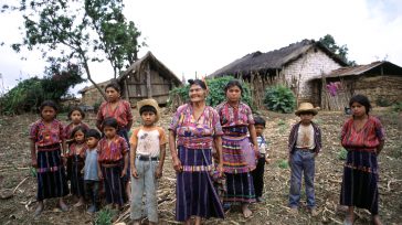 Familia indígena maya de Centroamérica     Gerney Ríos González El lenguaje practicado en las nuevas tierras descubiertas por serendipia por los europeos antes de 1492 y años siguientes, tenía […]