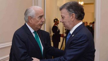 Los expresidente Juan Manuel Santos y Andrés Pastrana debaten en medio de acusaciones        Javier Sánchez   El expresidente Juan Manuel Santos aseguró que la presencia de Andrés […]