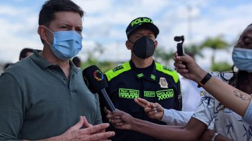 Así se encuentran los sitios de detención en diversas partes del país. Aquí en la Estación El Diamante de Cali, que visita el ministro Ruiz.     Javier Sánchez Bajo […]